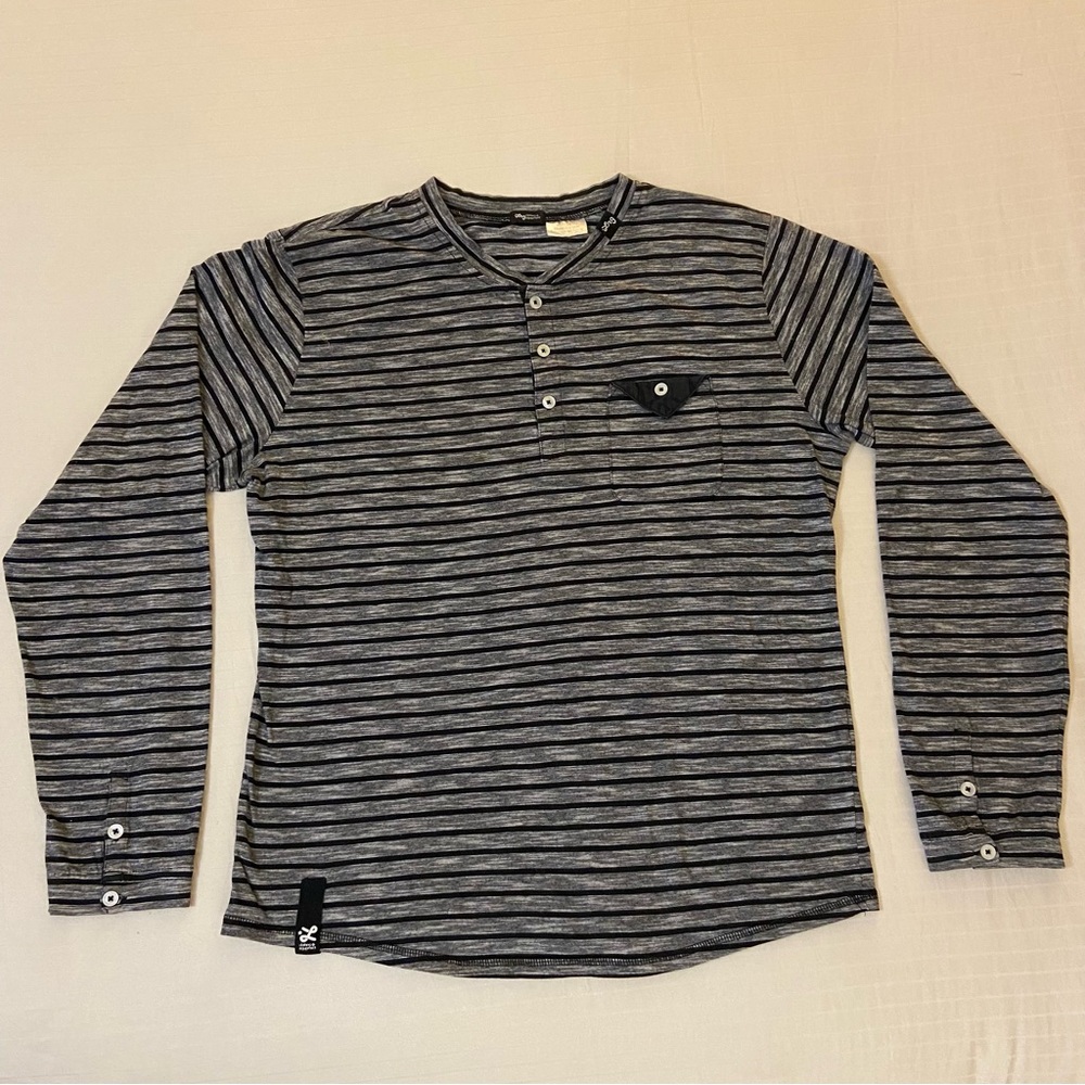 Lrg Gray & Black Long Sleeve Tee w/ Henley Neckline & Stripes w/ pocket sz XL